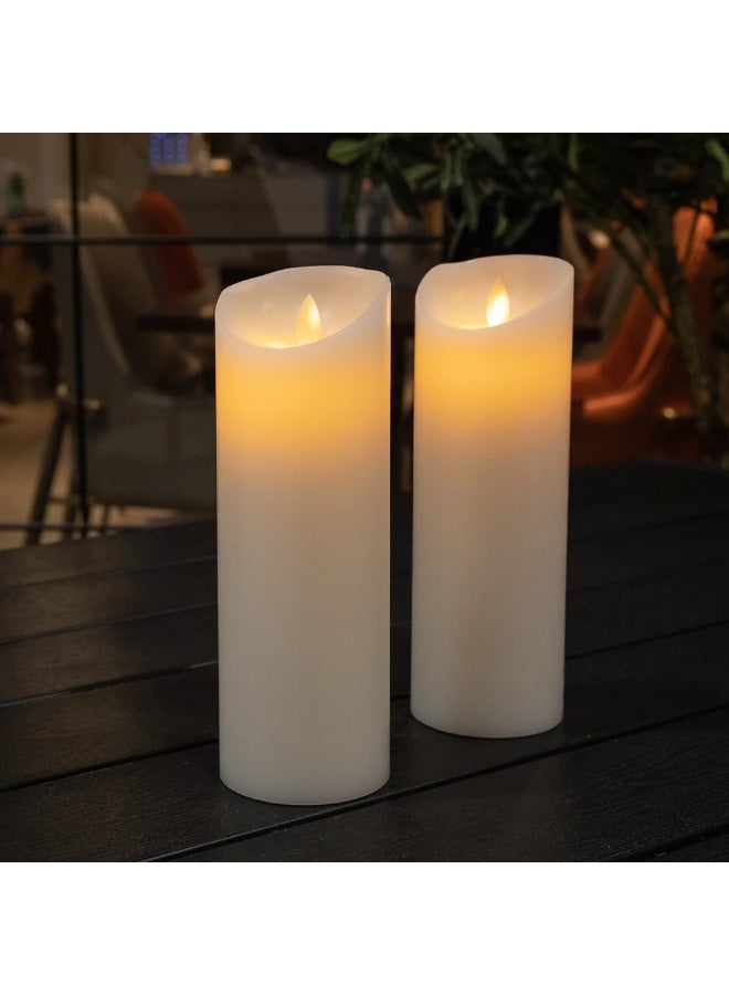 مادو جاليري شمعة عمودية LED بلاستيكية بلون عاجي من مادو جاليري - تعمل بالبطارية بدون لهب مع لهب واقعي متذبذب لتزيين المنزل وحفلات الزفاف والمناسبات - الأحجام من 7.5×10 سم إلى 7.5×25 سم، خيارات 1/3/6 قطع - Image 2