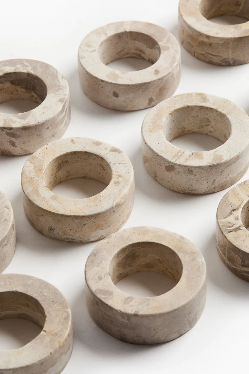 اتش اند ام حلقات المناديل من الرخام - عبوة من 4 قطع