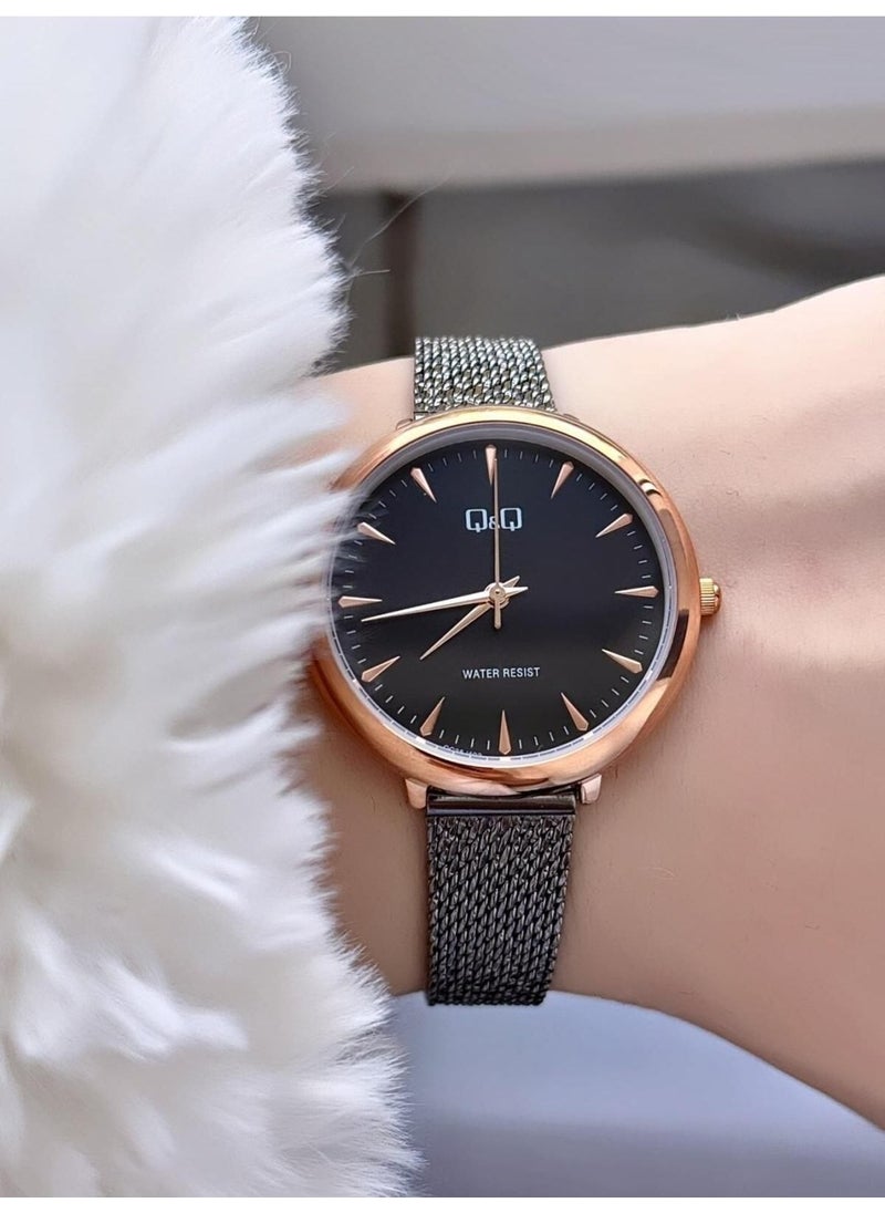 Q&Q Women's Mesh Strap Wristwatch  - Image 2