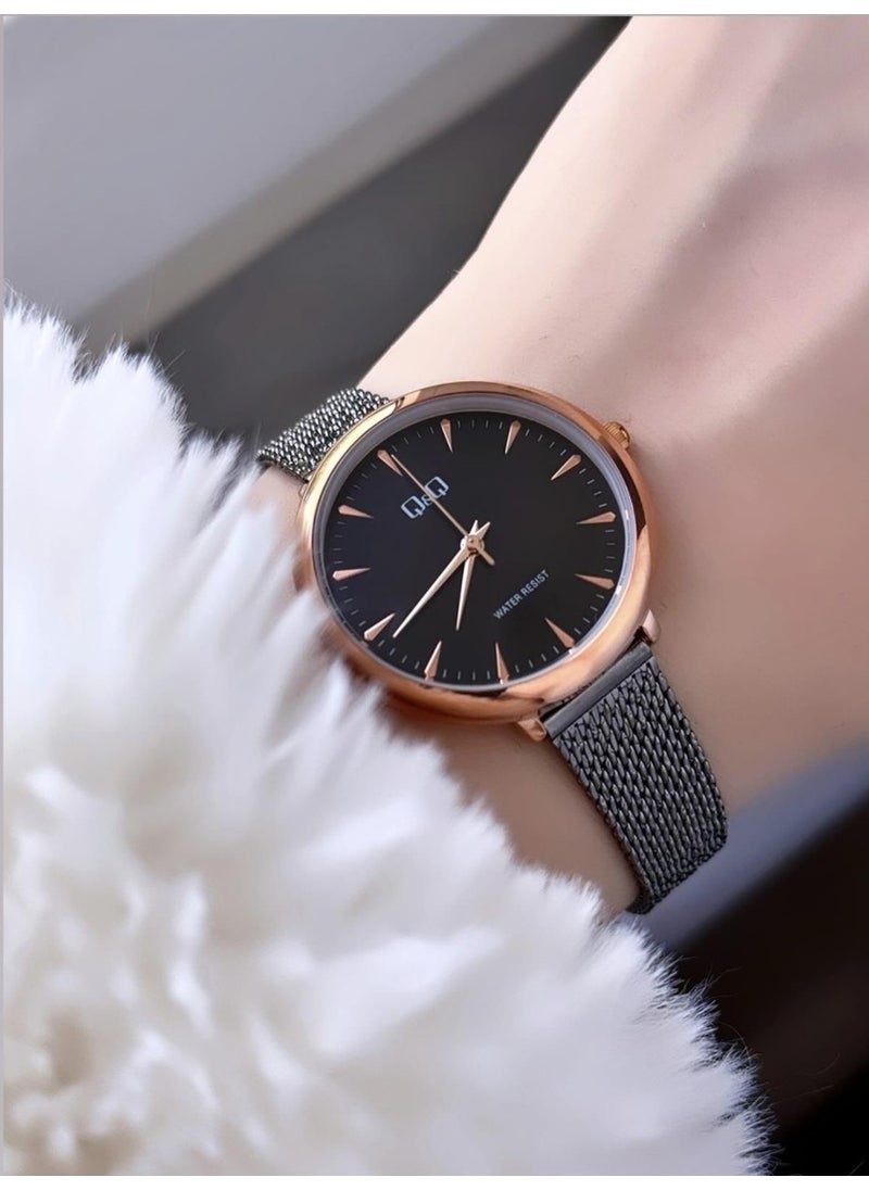 Q&Q Women's Mesh Strap Wristwatch  - Image 1