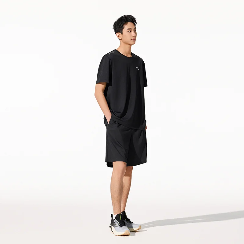 انتا طقم بأكمام قصيرة