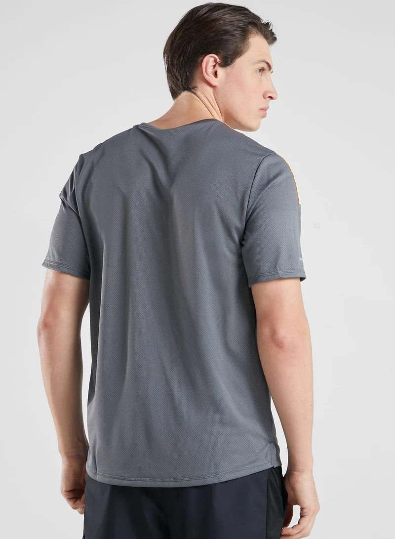 نايكي تيشيرت جري رجالي دراي فيت ميلر دي واي إي