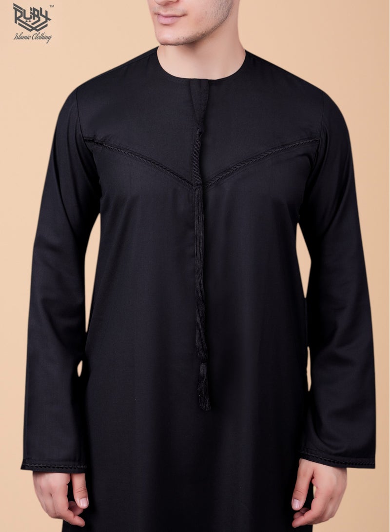 روبي للملابس الإسلامية ثوب إماراتي كلاسيكي أسود للرجال مع سحاب وتطريز معقد - كفتان رجالي بياقة مستديرة وأكمام طويلة وعباءة قطنية سعودية - Image 4