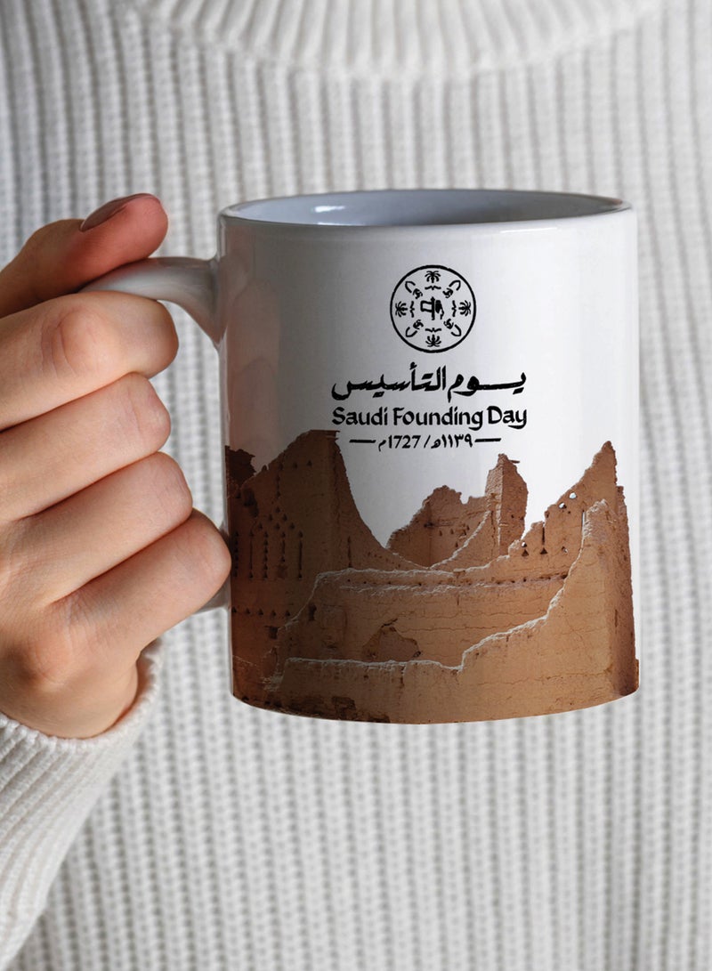 لوحة كوب ١١ أونصة من السيراميك لمناسبة يوم التأسيس السعودي - Image 2