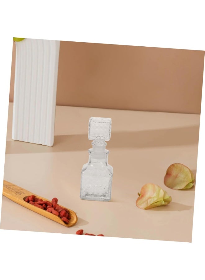 زجاجة عطر صغيرة بتصميم فاخر – 50 مل – زجاج شفاف بنقشة بارزة وغطاء مكعب-4945 - Image 5