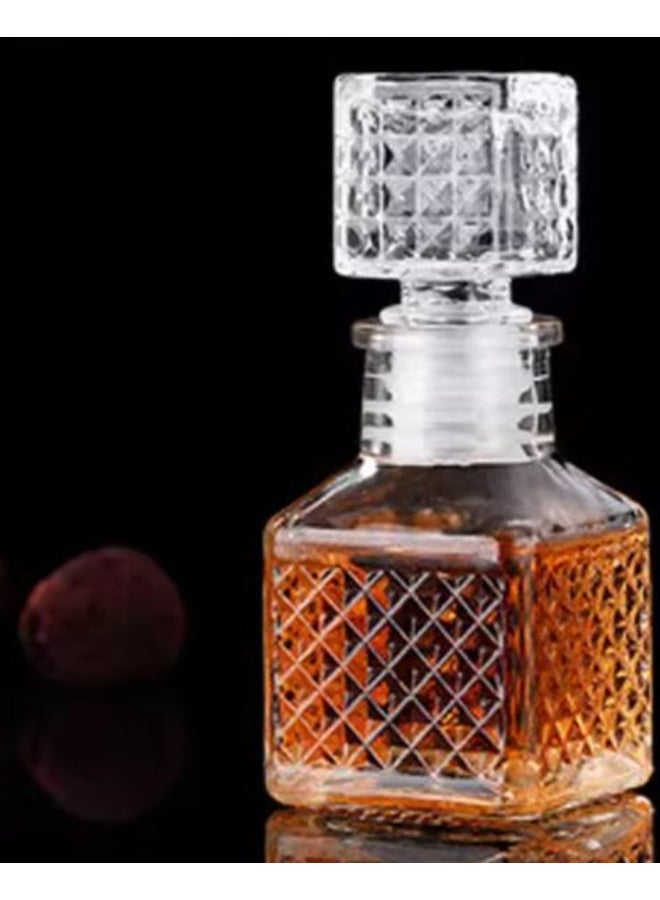 زجاجة عطر صغيرة بتصميم فاخر – 50 مل – زجاج شفاف بنقشة بارزة وغطاء مكعب-4945 - Image 3