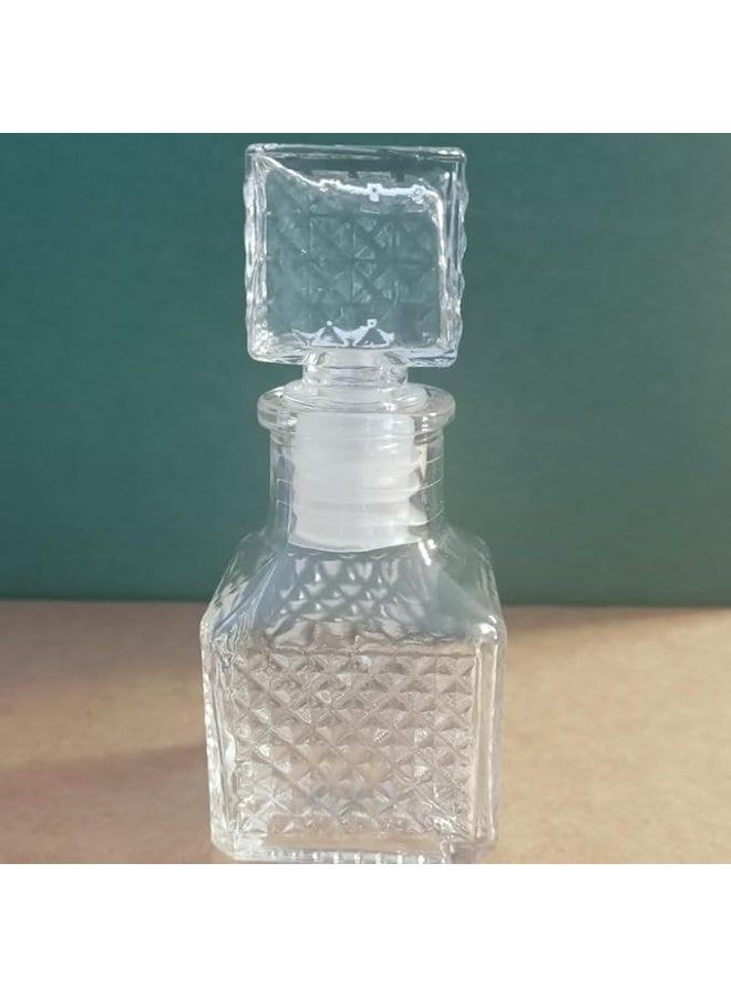 زجاجة عطر صغيرة بتصميم فاخر – 50 مل – زجاج شفاف بنقشة بارزة وغطاء مكعب-4945 - Image 2