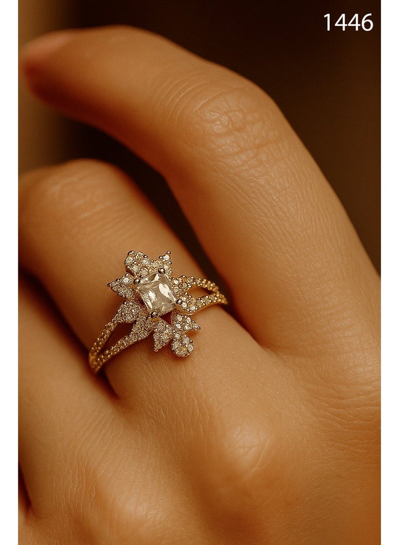 ثري دايموندز خاتم فاخر مطلي دهب بنقشة نجمية وفص كبير للبنات – فري سايز وشكل فخم يلمع - Image 1