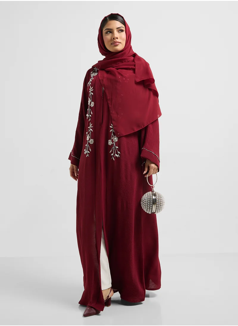 هيا كلوزيت Embroidered V-Neck Flared Sleeve Abaya
