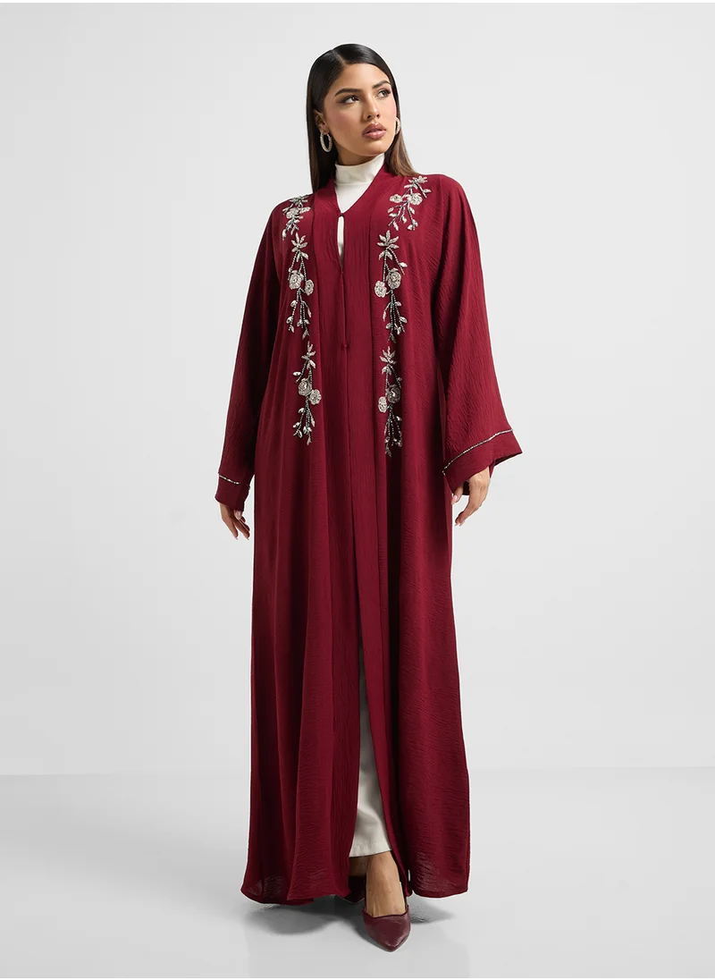 هيا كلوزيت Embroidered V-Neck Flared Sleeve Abaya