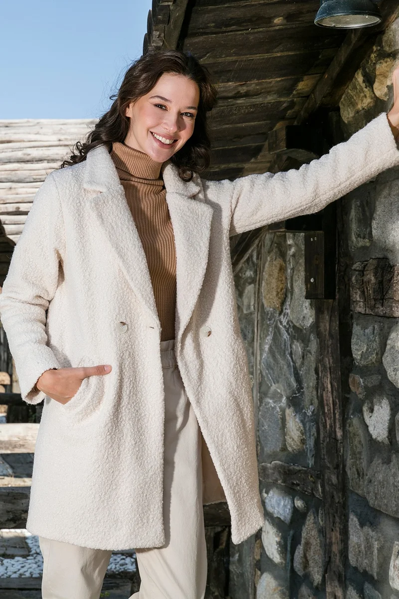 ليلا Oversize Double Breasted Collar Faux Fur Plush Coat Women's Coat 6403352