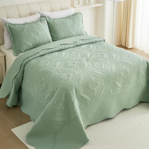 Cmfshape Oversize King Bedspread 128"x120",3 Piece California King Quilt,Lightweight Green Quilt Set for All Season,Modern Coin Pattern Bedding Set - Image 1