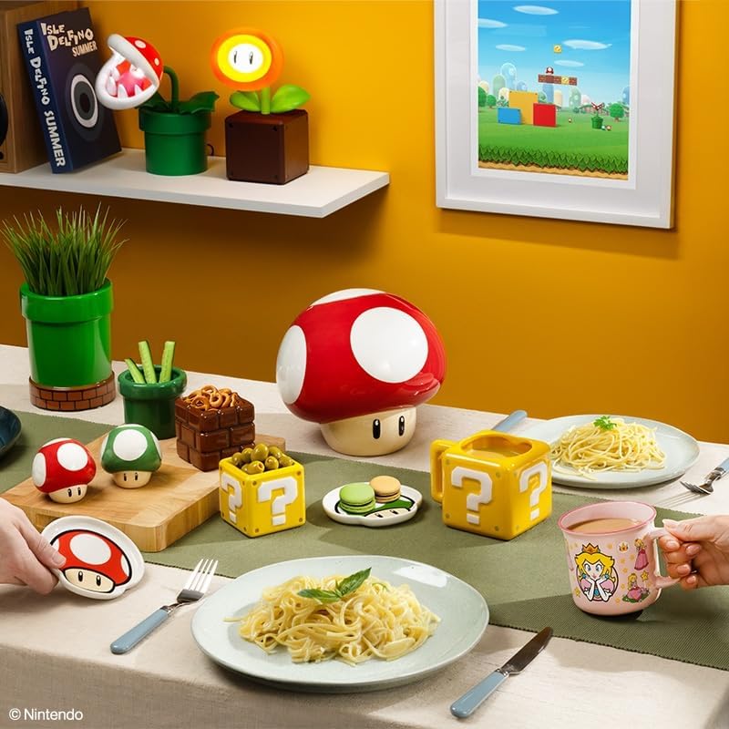 Paladone Super Mario Brothers Mushroom Salt and Pepper Shakers - Image 2