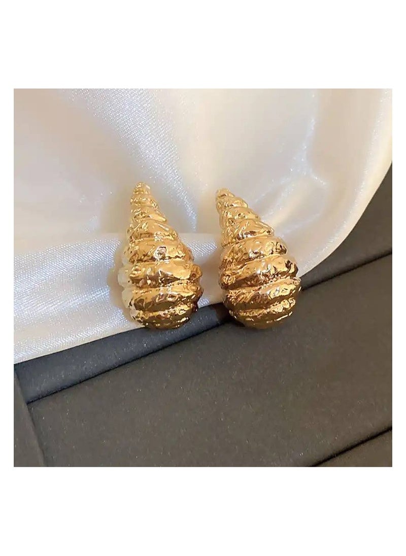 FLUFFY Add a touch of nighttime magic with these Shell -inspired gold earrings  - Image 4