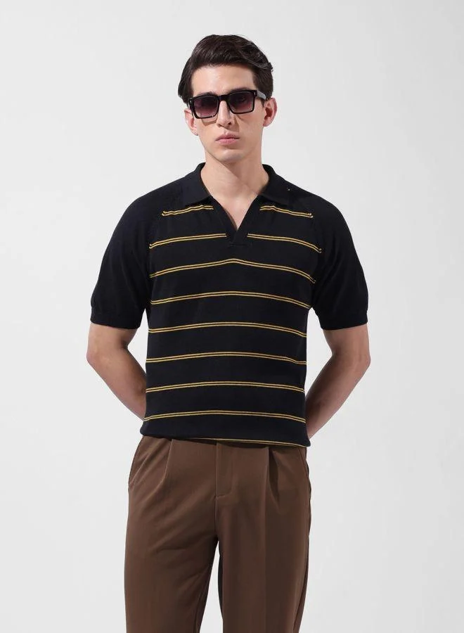 شركة المرآب الهندية Men Slim Fit Textured Polo Neck Half Sleeves T-Shirt