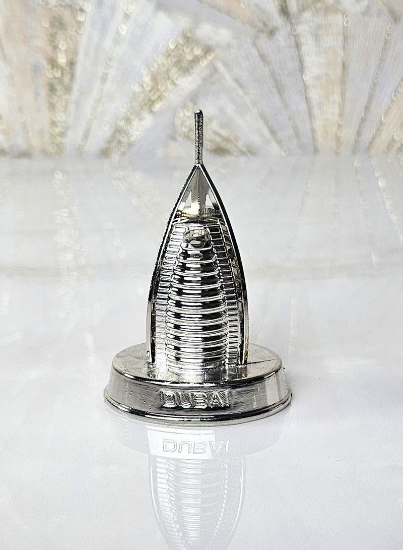 سوق الهدايا التذكارية قطعة معدنية مزخرفة لبرج العرب، 9 × 3.5 سم، لون فضي - Image 1