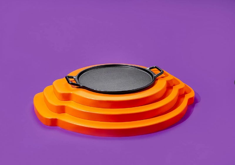 Lodge BOLD 14 Inch Seasoned Cast Iron Pizza Pan, Design-Forward Cookware - Image 3