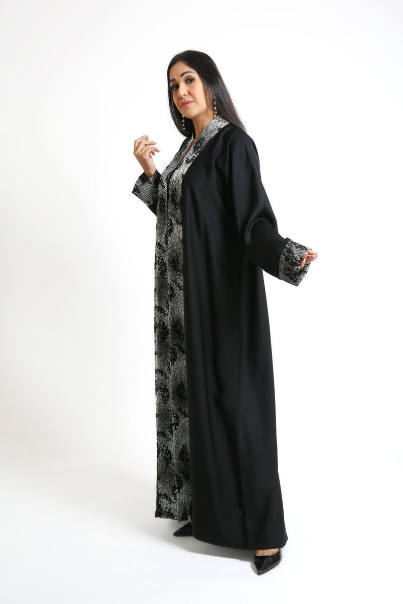 Nikias Nida Everyday Abaya with Printed Folded Detail - Image 3