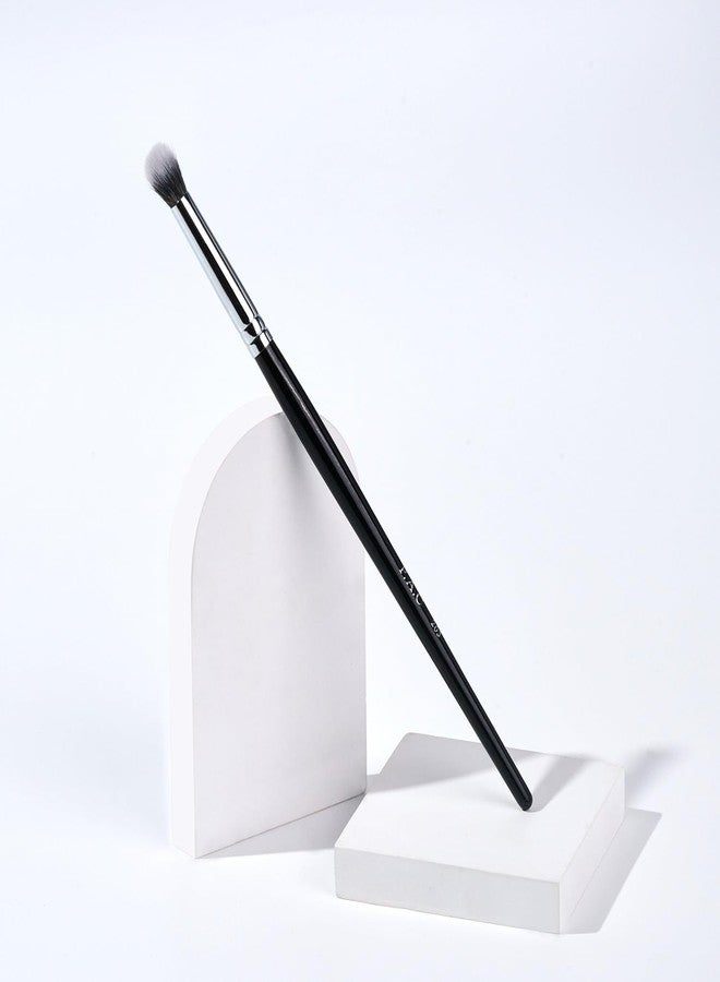 PAC Eyeshadow Blending Brush 203 - Image 5