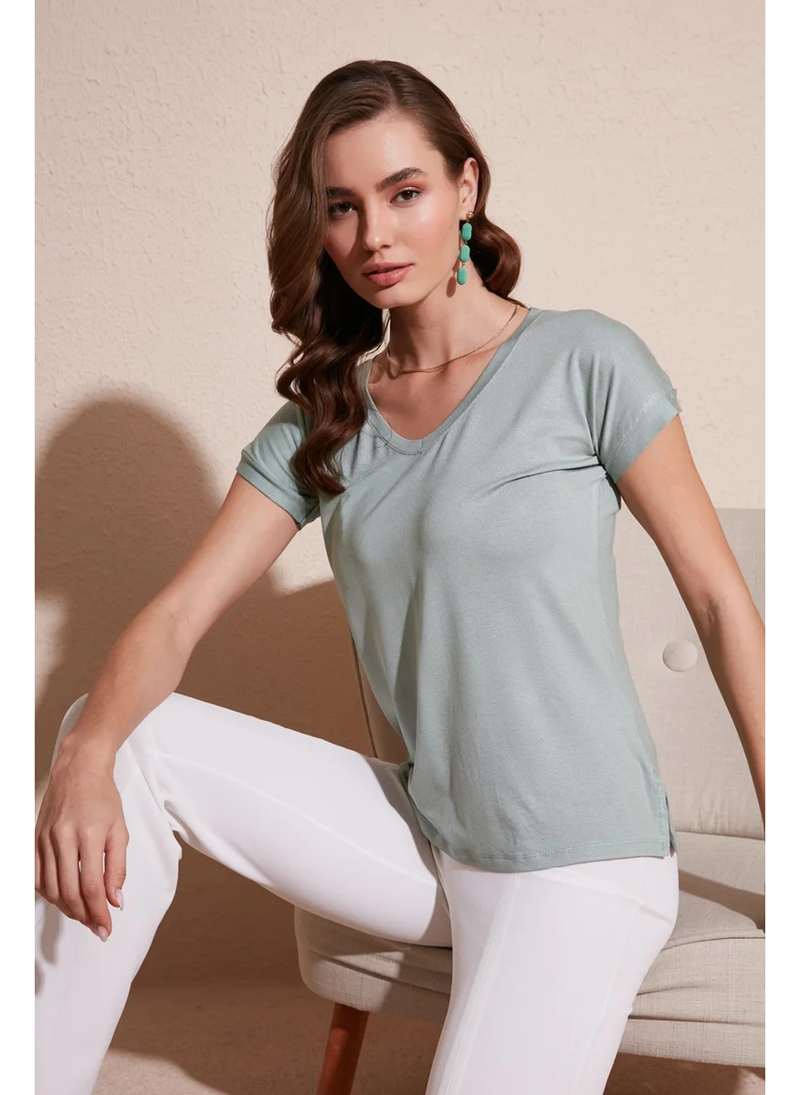 Lela V-Neck Blouse Women's Blouse 5862000