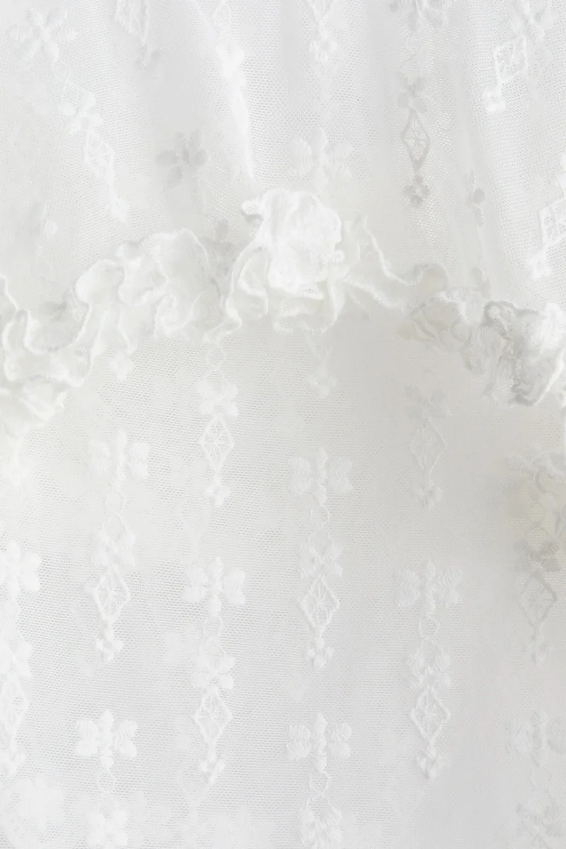 اتش اند ام بلوزة بحمالات كتف من نسيج شبكي مطرز