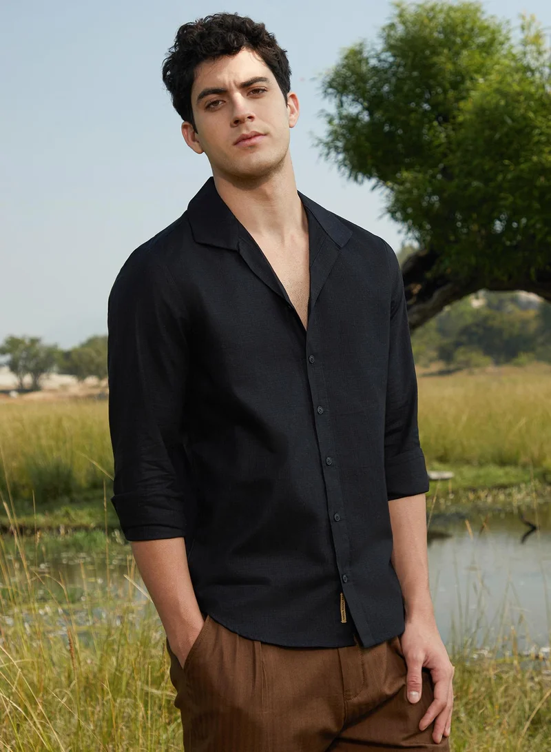 Campus Sutra Men's Midnight Black Solid Casual Shirt