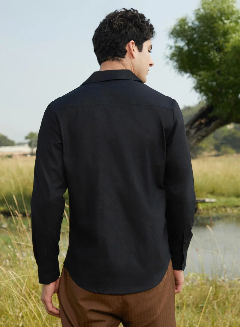 Campus Sutra Men's Midnight Black Solid Casual Shirt