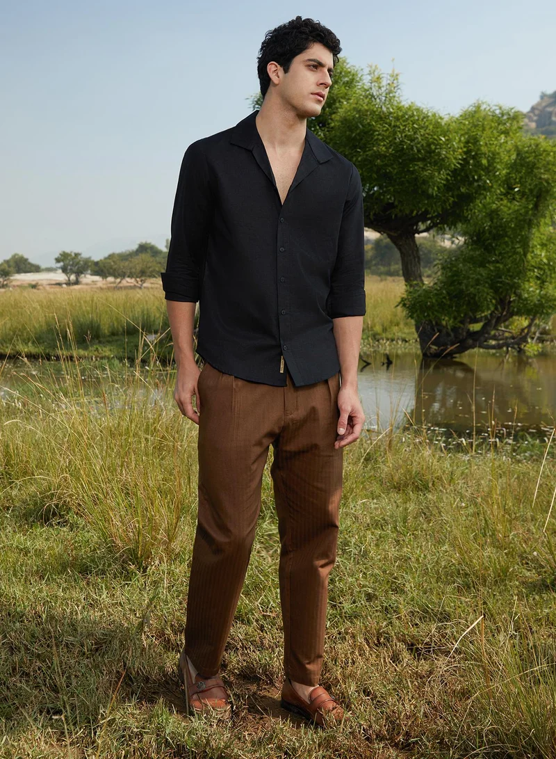Campus Sutra Men's Midnight Black Solid Casual Shirt