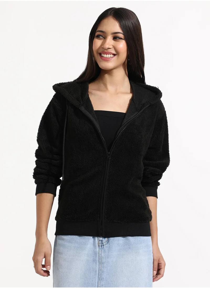 Campus Sutra Women's Black Fleece Hoodie With Zip-Closure