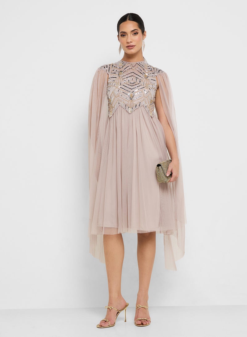 اميليا روز فستان ميدي بأكمام كاب مزينة - Image 4