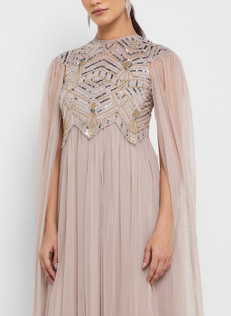 اميليا روز فستان ميدي بأكمام كاب مزينة - Image 3