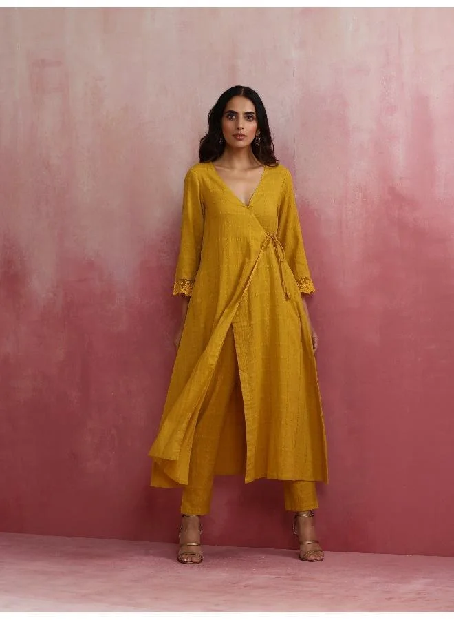 ترو برونز طقم كورتا قطني دوبي باللون الخردلي