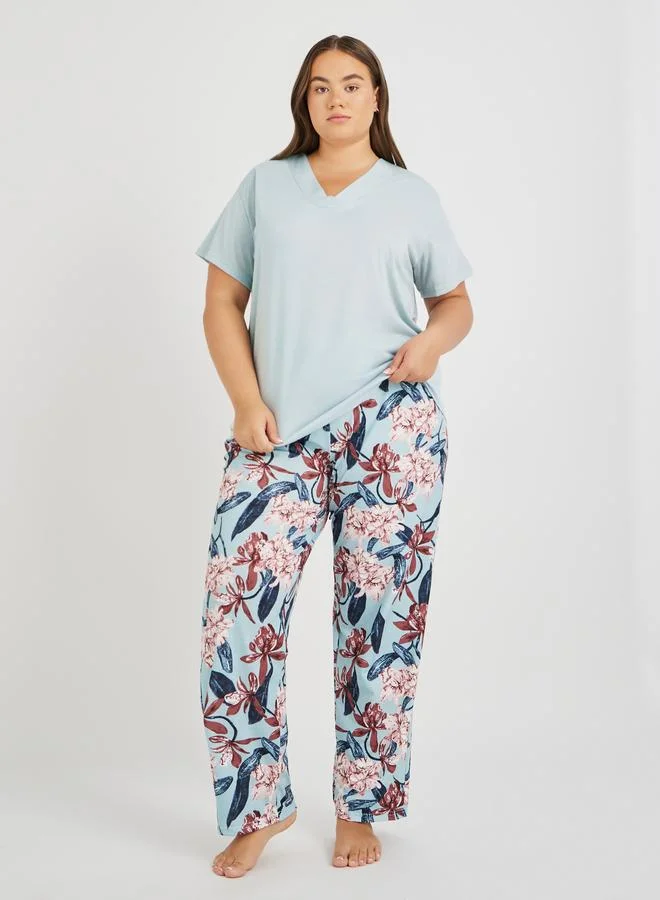 ستايلي Styli Plus Size Solid V Neck T-Shirt and Floral Print Pyjama Set