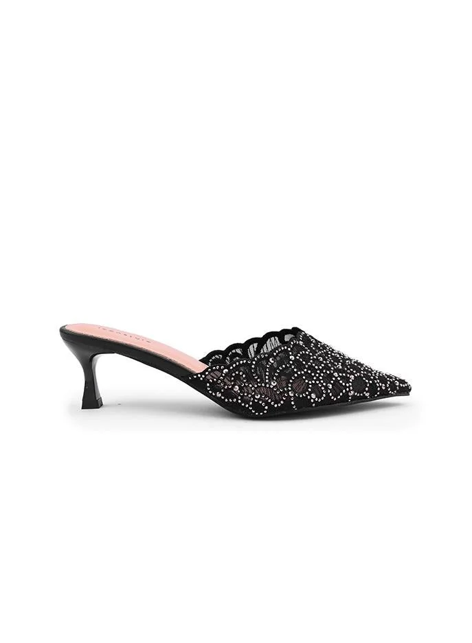 أيقون Classic slingback heel shoes with refined style.