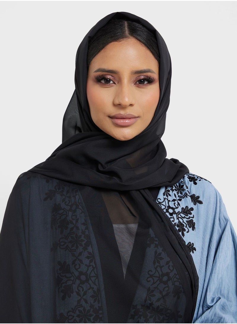 Khizana - Colorblock Detail Abaya With Sheila - Image 1