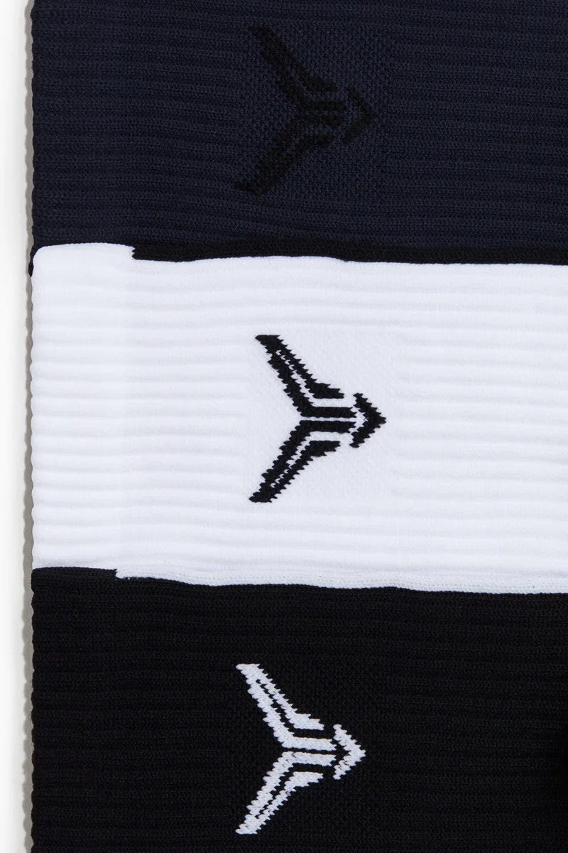 اتش اند ام جوارب رياضية من نسيج دراي موف - عبوة من 3 أزواج