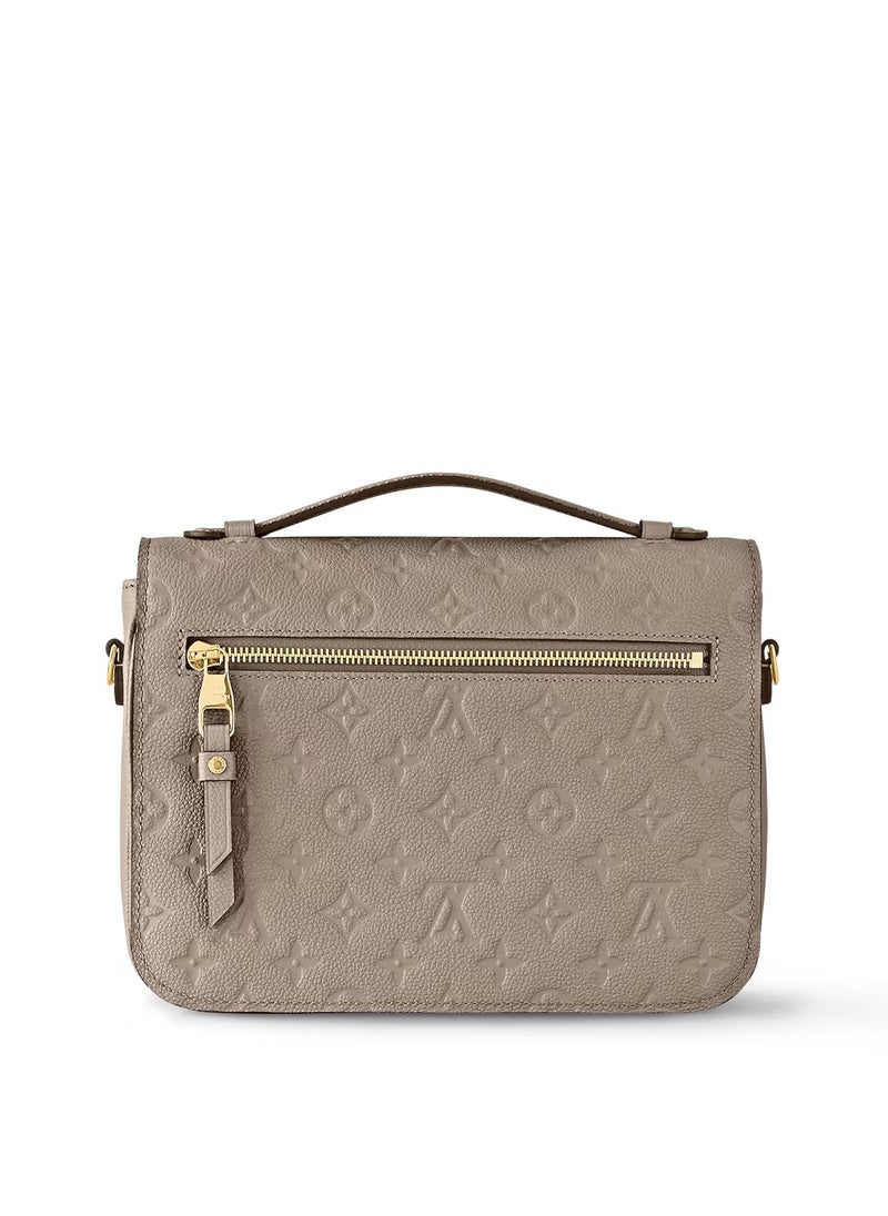 Louis Villiers - Louis Vuitton bag for women with a luxurious design - Image 1