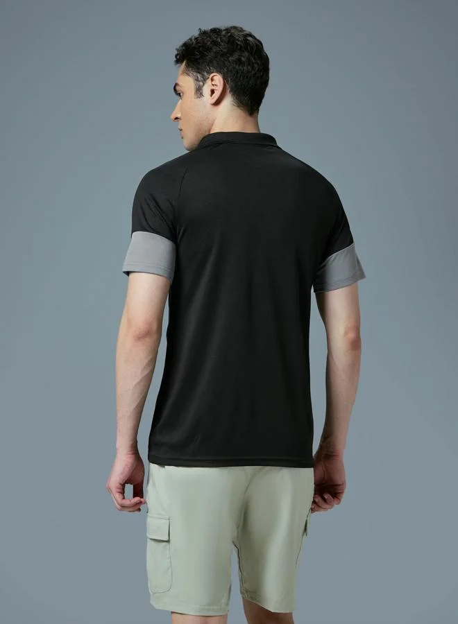 تكنوسبورت تيشيرت بولو سليم فيت بأكمام قصيرة وتصميم Color Block من تكنوسبورت