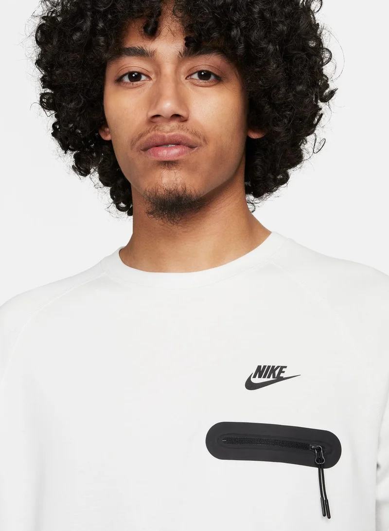 Nike Essential Tech Sweatshirt