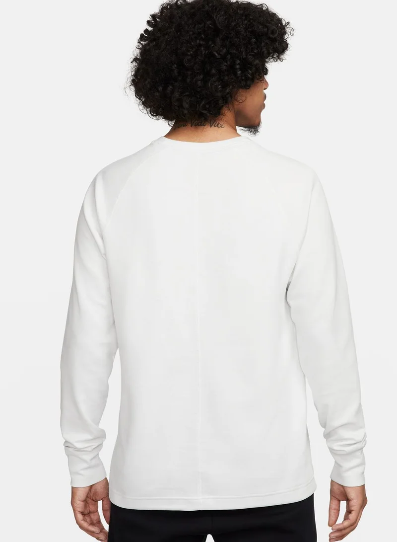 Nike Essential Tech Sweatshirt