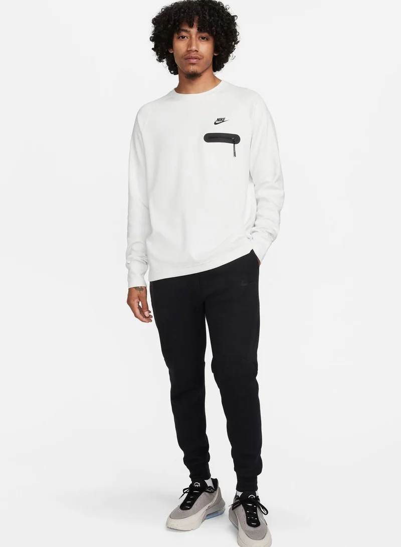 Nike Essential Tech Sweatshirt
