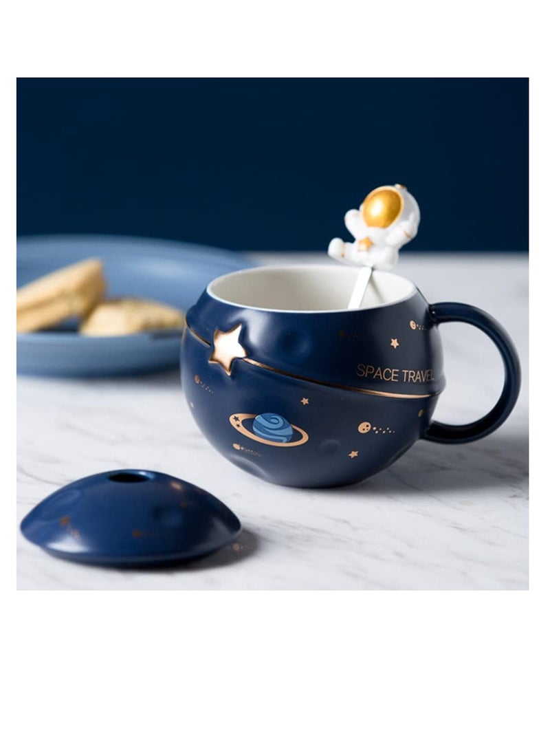 Bluejw كوب رائد فضاء منقوش عليه كوكب فضائي، سعة 13.52 أونصة، أكواب قهوة سيراميك مع غطاء وملعقة، صندوق هدايا، كوب قهوة سيراميك لطيف، هدية فريدة لأعياد الميلاد للفتيات والأولاد والنساء والرجال (أزرق غامق) - Image 4