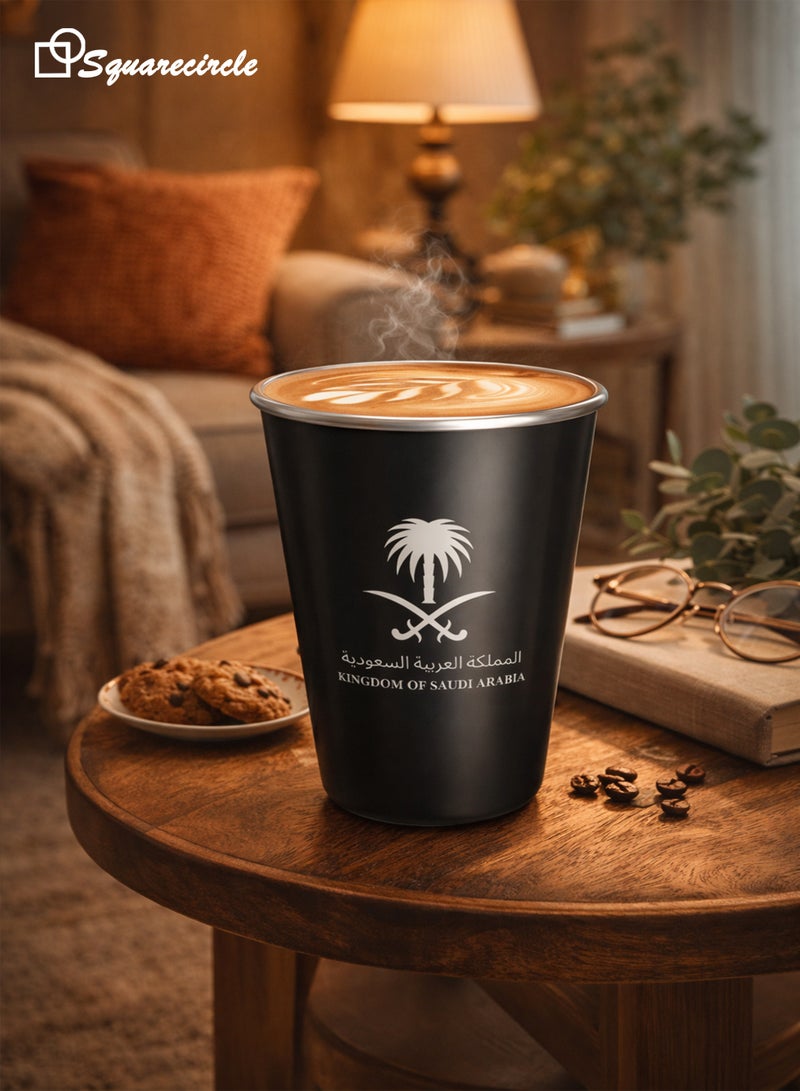 دائرة مربعة كوب قهوة معدني بتصميم عربي 350 مل (11.83 أوقية) – كوب معزول ذو جدار مزدوج | هدية مميزة بشعار السعودية | متين، محمول ومقاوم للصدأ للاستخدام المنزلي، في المكتب وفي الهواء الطلق(أسود) - Image 4