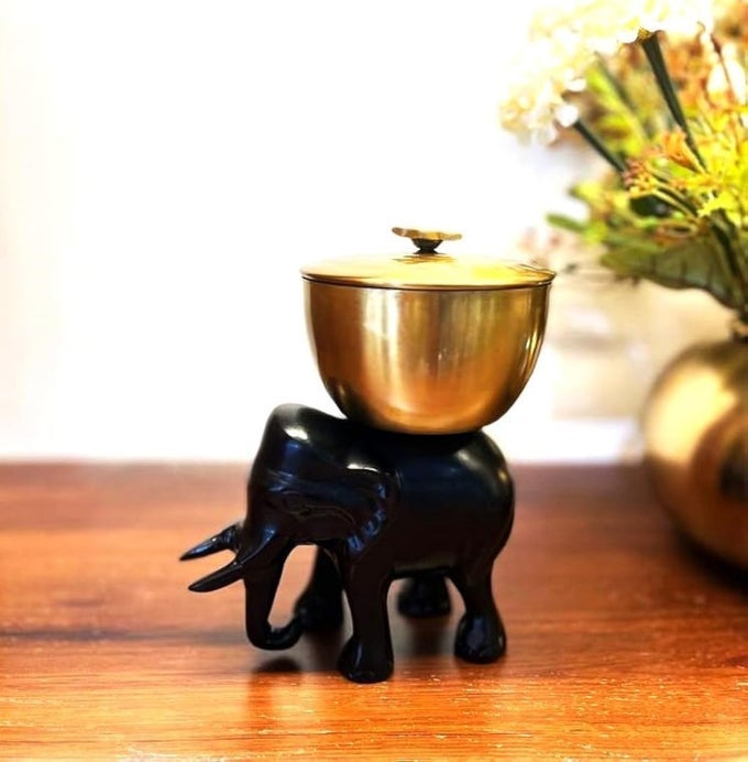 METAL DECORATIVE ELEPHANT STATUE SHOWPIECE FOR LIVING ROOM CENTER TABLE UNIQUE FIGURINE FOR DECORATION HOME DECOR STYLISH GIFTING CUM TABLEWARE