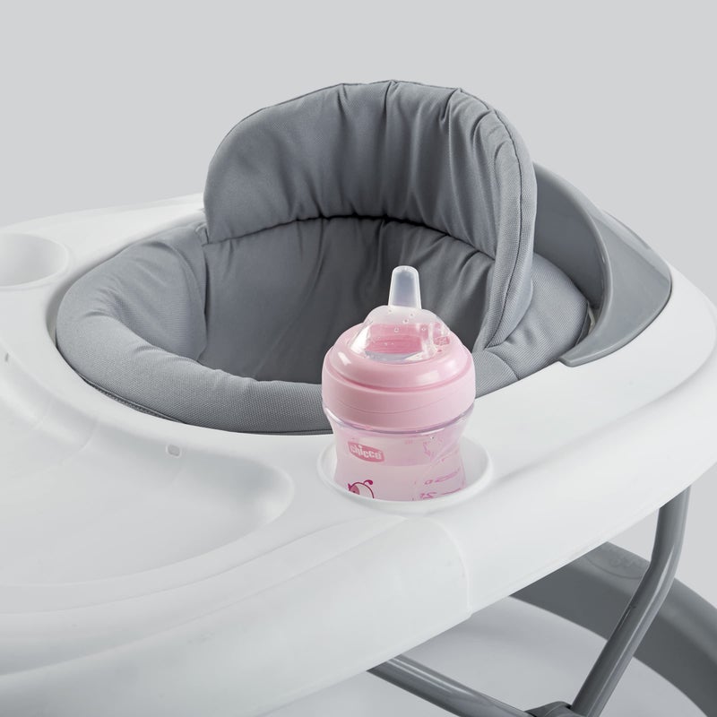Chicco عربة مشي قابلة للطي من شيكو، 3 ارتفاعات قابلة للتعديل، صينية خالية من BPA مع 2 حامل أكواب، وسادات فرامل، للأطفال حتى 26 رطل، تصميم موفر للمساحة | رمادي/رمادي - Image 3