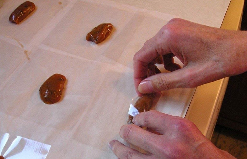 Foilman Cellophane Candy Wrapper 500 Pcs – Caramel Wrappers - Holds Tightly When Twisted- Eco Friendly – 5x5 Inch .- Real Cellophane Wraps - Image 5