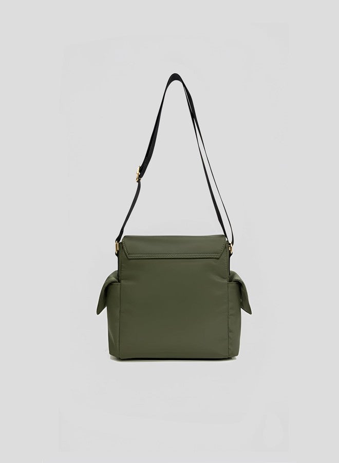 أكسيسورايز حقيبة كيندال النسائية من أكسسورايز لندن، لونها أخضر زيتوني، مصنوعة من النايلون | حقيبة كتف صغيرة مقاومة للماء مع حزام كتف قابل للفصل | حقيبة يد أنيقة للاستخدام اليومي والسفر - Image 5