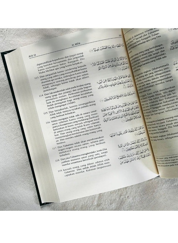 ترجمة و تفسير معاني القران الكريم باللغة الإندونيسية مقاس 14*20 - Image 4