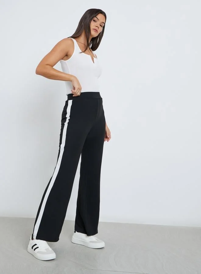 ستايلي بلوزة بتفاصيل مُضلعة وياقة مربعة