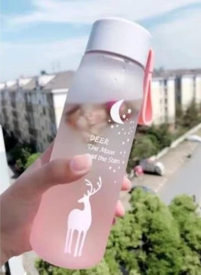 زجاجة مياه غزالة – بينكي – خفيفة وعملية للاستخدام اليومي | تصميم أنيق ومقاوم للتسرب | بلاستيك آمن خالٍ من BPA - Image 2